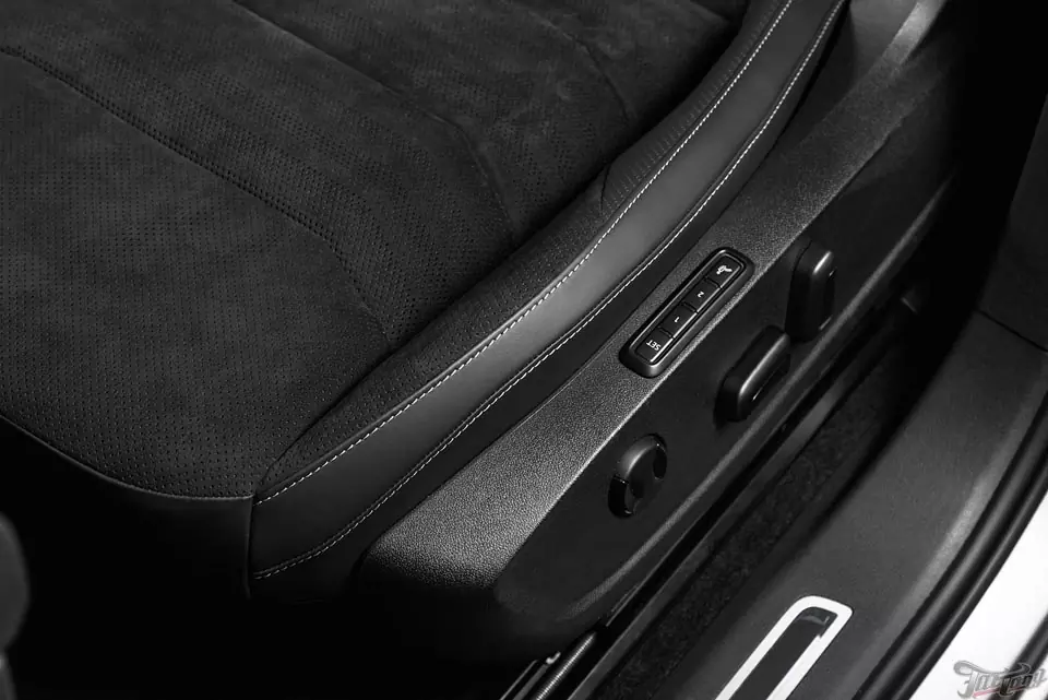 VW Tiguan. Перфорация на алькантаре с сохранением обдува и пошив сидений!